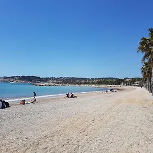 https://le-patiot-2.fr-provencehotel.com